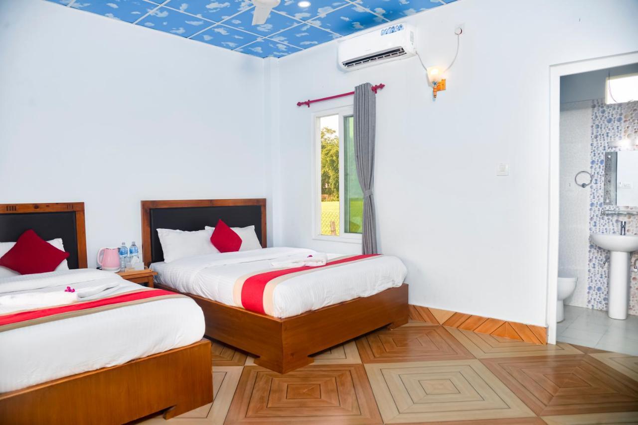 Hotel Greenland Safari Sauraha Ngoại thất bức ảnh