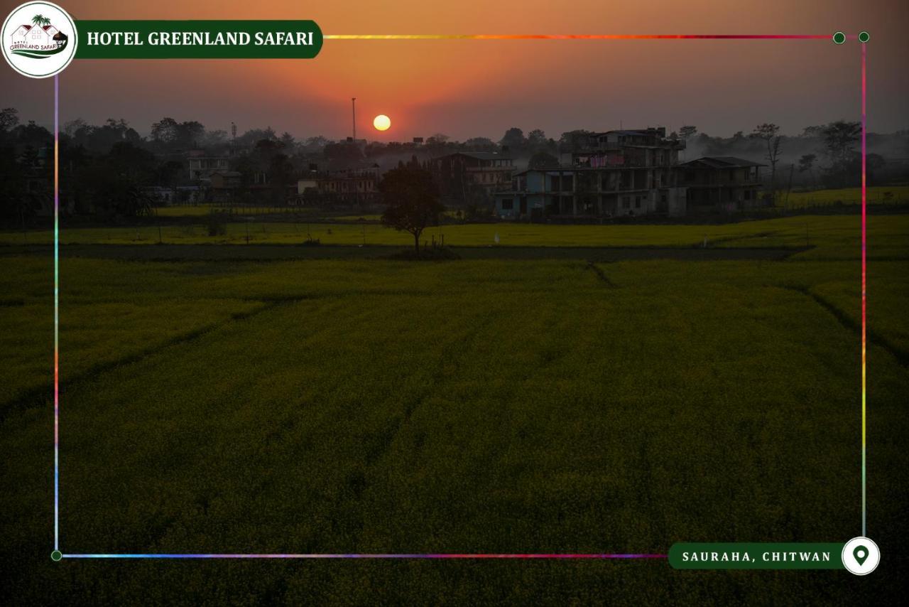 Hotel Greenland Safari Sauraha Ngoại thất bức ảnh