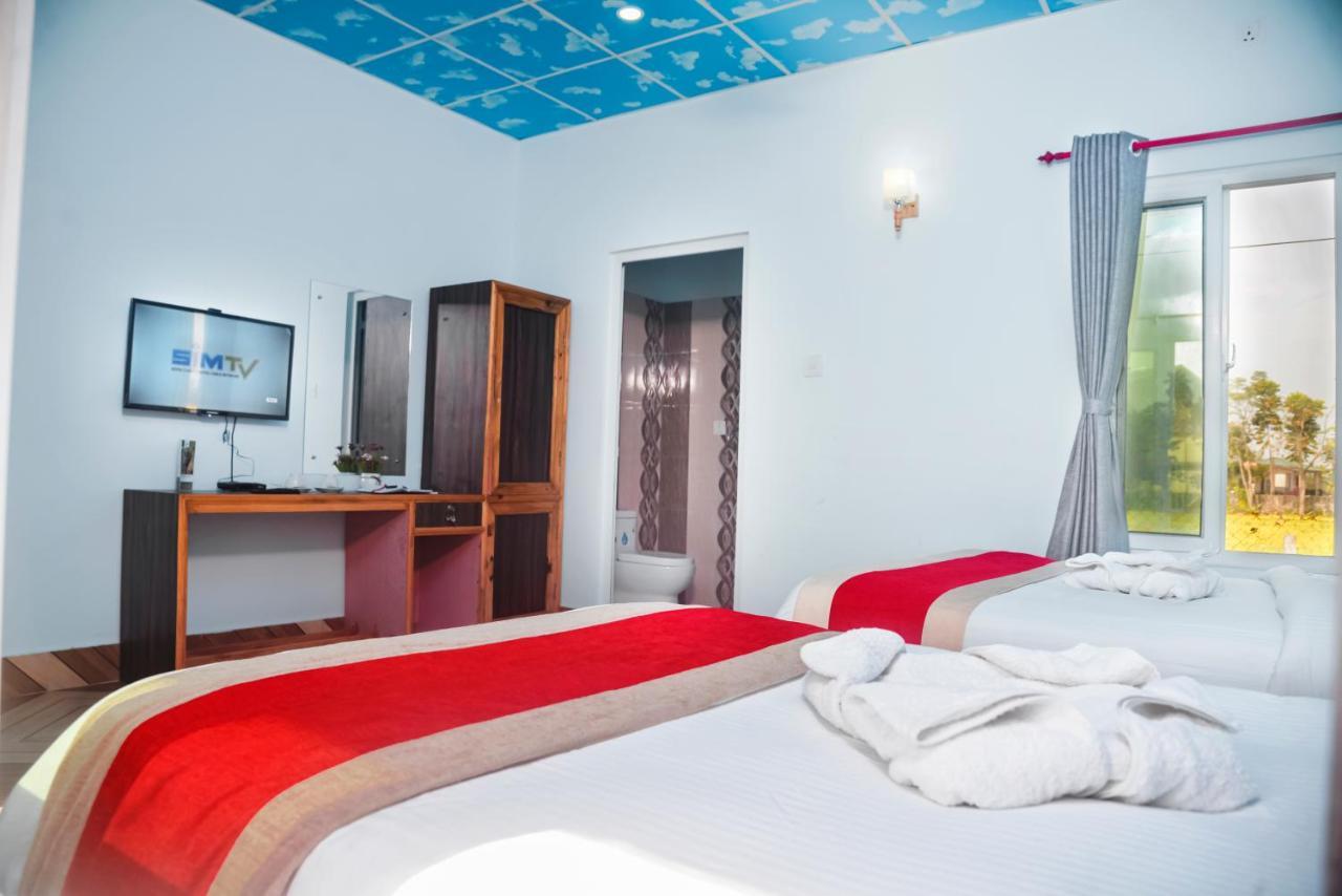 Hotel Greenland Safari Sauraha Ngoại thất bức ảnh
