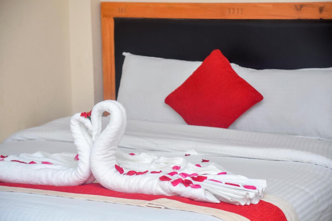 Hotel Greenland Safari Sauraha Ngoại thất bức ảnh