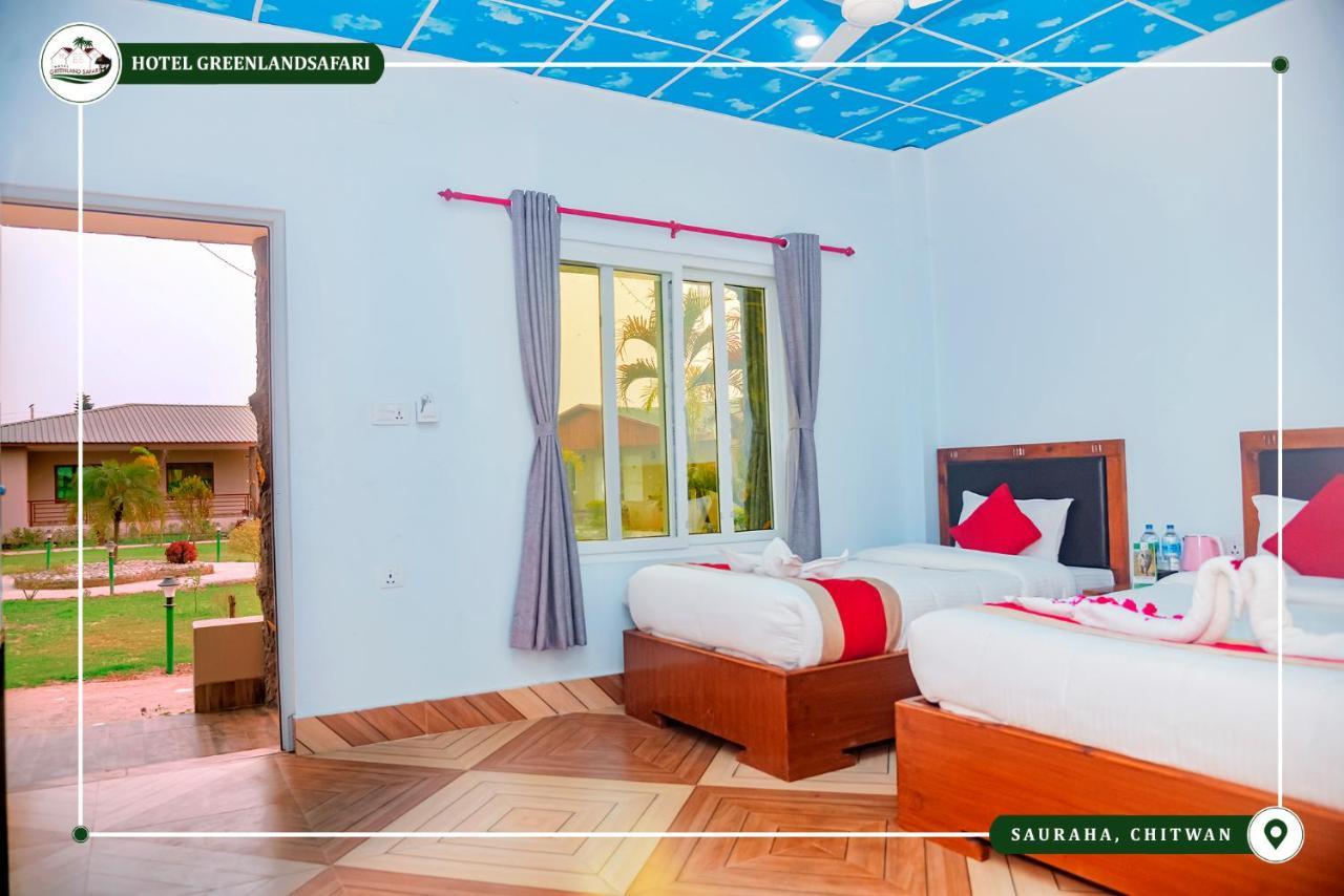 Hotel Greenland Safari Sauraha Ngoại thất bức ảnh