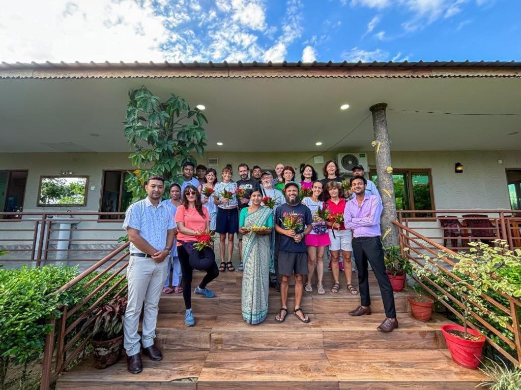 Hotel Greenland Safari Sauraha Ngoại thất bức ảnh